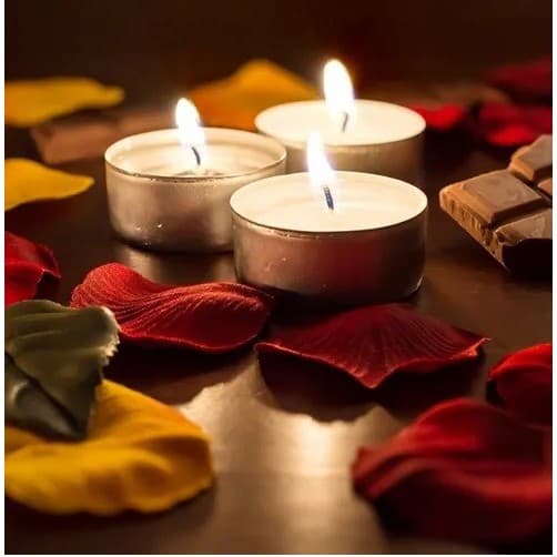 Kit Decoração Romântica 200 Pétalas de Rosa + 06 Velas + 02 Balões Coração.