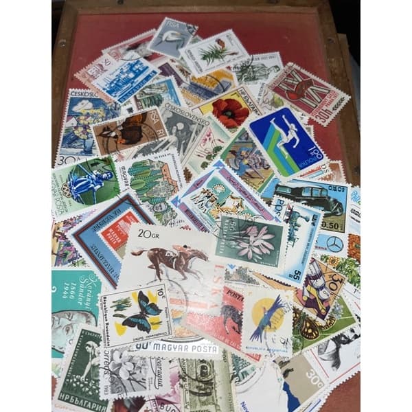 100 selos diversos(foto ilustrativa)