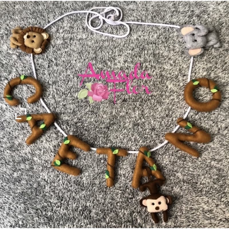 Varal de berço 7 letras e 3 bichos decoração do quarto do bebe tema Safari ensaio gestante