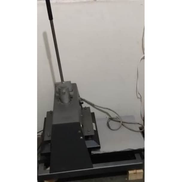 Prensas Termica Sublimação uma com área estampa de 35x35 e a outra de 40x60.