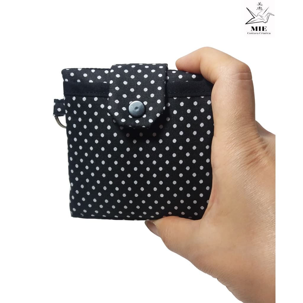 Porta absorventes e remédios compacto com 3 compartimentos - Tamanho: 10 cm x 10 cm