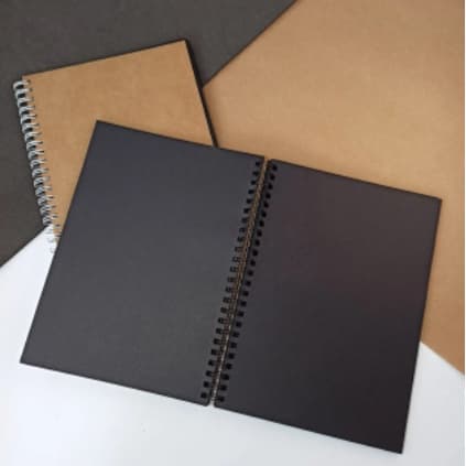 Caderno Ecológico 15 x 21 cm Espiral 80 Folhas Pretas Sem Pauta e Capa Kraft - Art&Art | Scrapbook