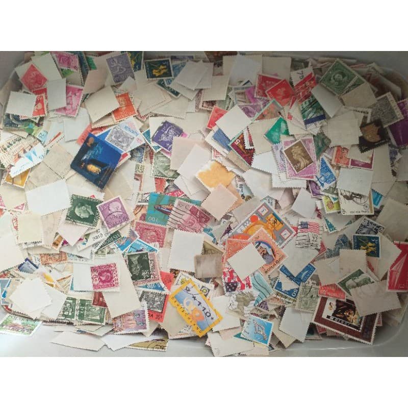 Lote com 100 Selos postais estrangeiros regulares diversos