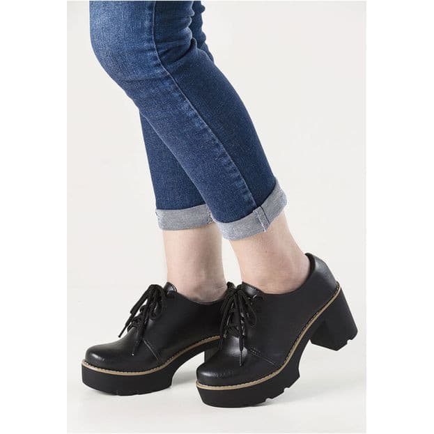 Oxford Fechado Sacolei Com Sola De Vira Preto Sintético ou Verniz