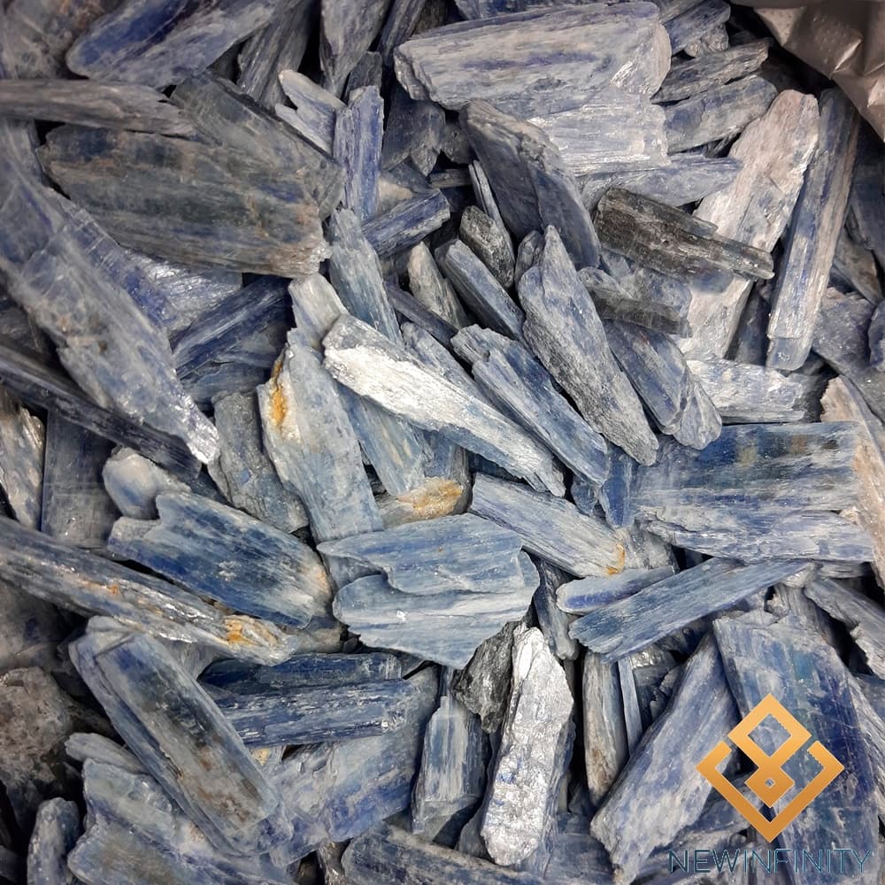 Cristal bruto de cianita Azul 2cm Pedra de São Miguel Arcanjo Proteção divina e Conexão