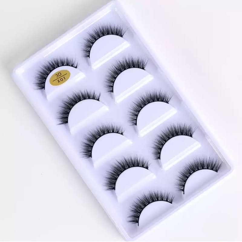 cartela com 5 pares de cílios feitos à mão modelos X naturais 3D a pronta entrega