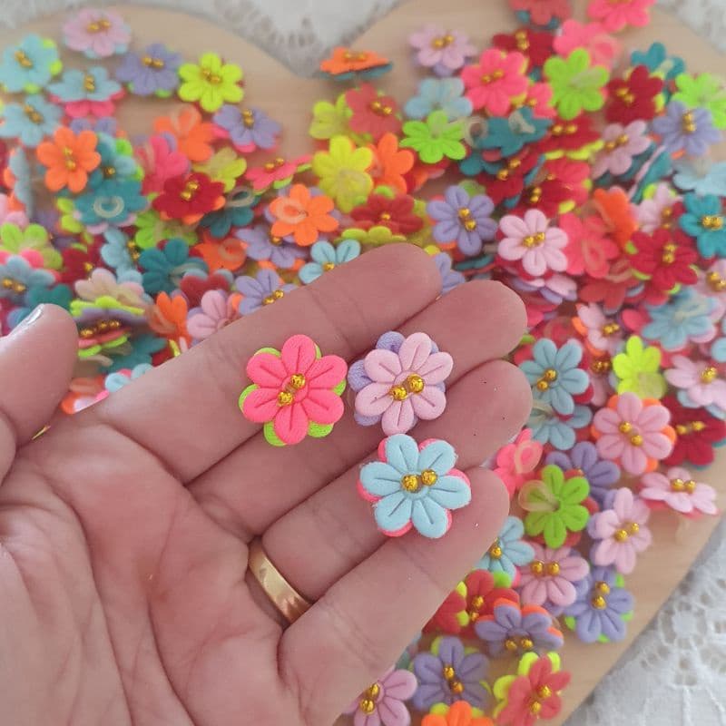 Laço Pet Para Penteado Florzinhas 10Uni 25Uni 50Uni 100 Uni Lacinhos Banho e tosa Lacinho Pet Joia Pet Sortido