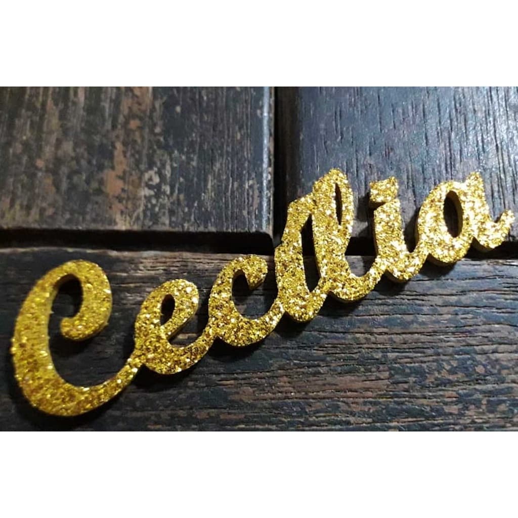 Nomes personalizado em  eva com Glitter. com 15 cm de largura x Altura na proporção para festas e decoração.