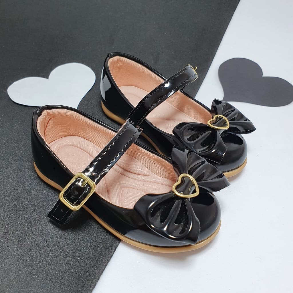 Sapatilha Infantil Feminina Confortavél Milu Fashion Preta Com Laço Detalhe Coração do 16 ao 34