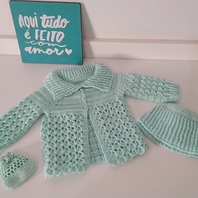 CASACO EM LÃ FEITO CROCHÊ PARA BEBÊ