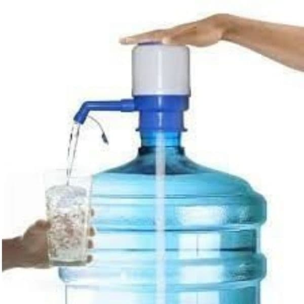 Bomba Para Galão Garrafão De Agua Mineral 10 e 20 lt Bico Curvado P/Copo Verde/Azul (Manual)