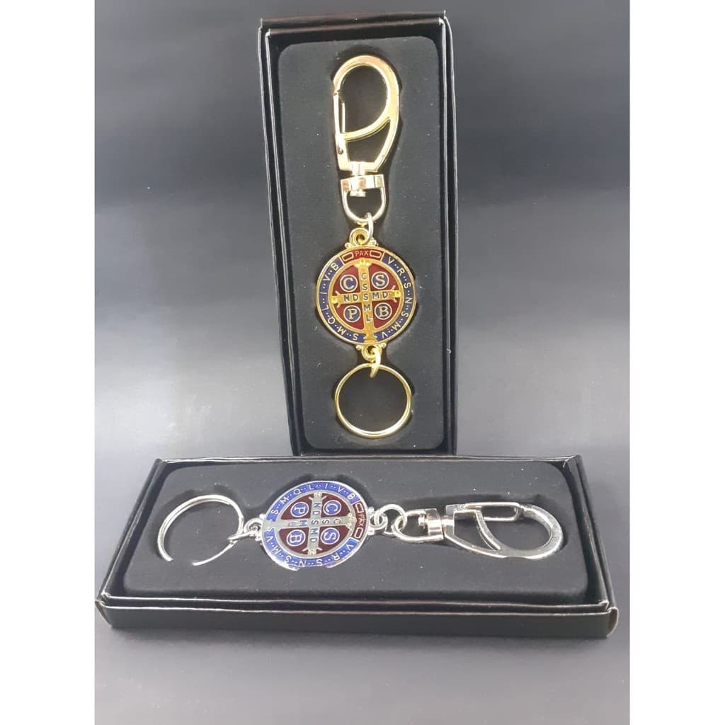 Chaveiro De Metal Medalha São Bento Com Mosquetão Dourado ou Prateado.