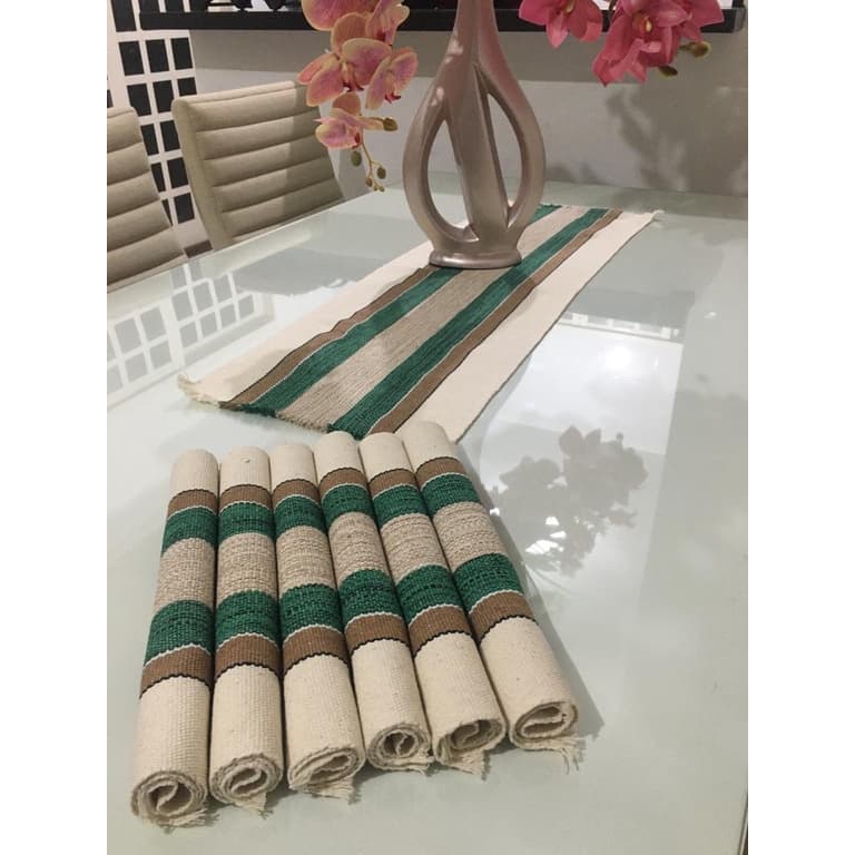 Jogo americano 07 peças. contém 06 lugares e 01 trilho de mesa, tecido algodão.