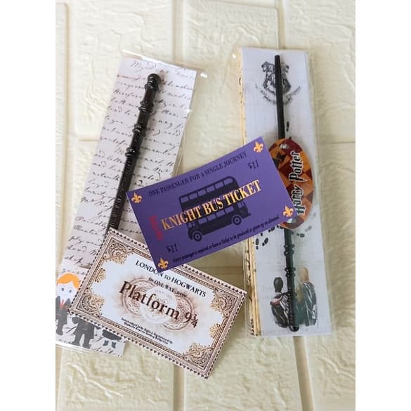 Mini Varinha Artesanal 19 cm + Lápis Harry Potter + 2 tickets ( Harry Potter )
