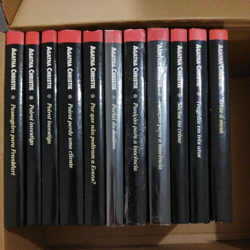 07 livros Agatha Christie  record altaya a rainha do crime c. dura Um destino ignorado Um corpo na biblioteca Punição para inocência Um acidente   Tragédia em três atos Sócios no crime intriga bagda elefantes não esquecem quatro grandes treze problemas