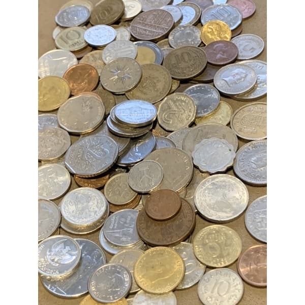 Lote 10 moedas estrangeiras variadas sem repetir