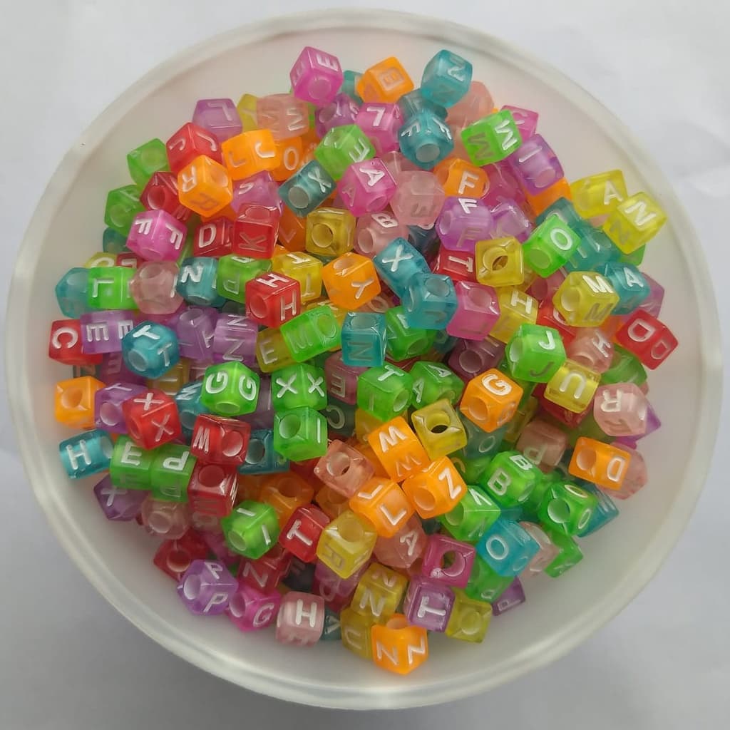 Miçanga Letras - Translúcida Quadrado - Aprox.360pçs.