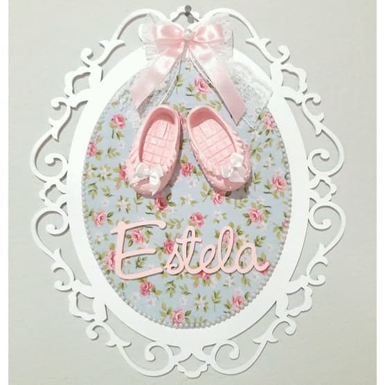 Enfeite porta maternidade sapatinhos resina personalizado