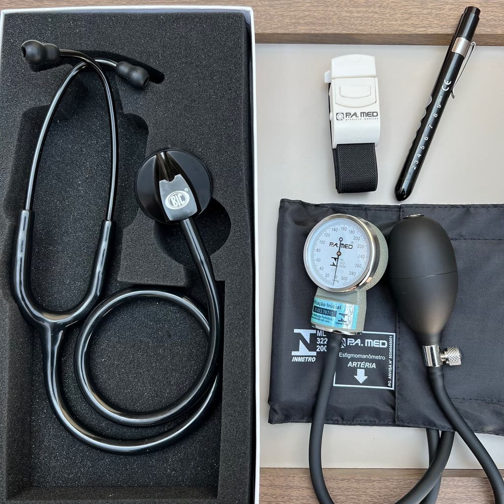 Kit Enfermagem Acadêmico Estetoscópio Unisson BIC Garrote Esfigmo e Lanterna Clínica