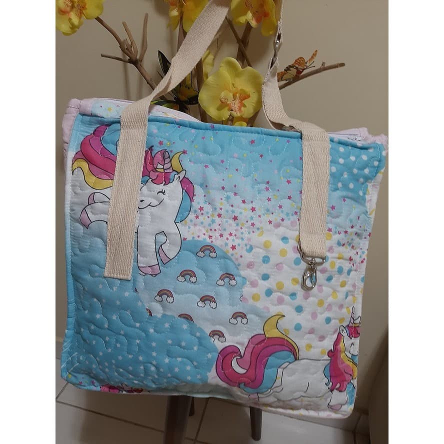 Bolsa em Tecido alcochoado.