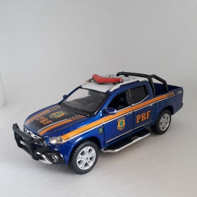 Miniatura de viatura policial.