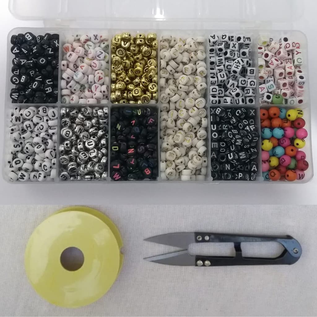 Kit Infantil Letras + Caixa + Tesoura + Fio - Aprox.2430pçs.