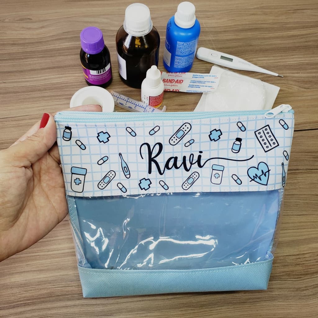 Nécessaire Farmacinha baby personalizada com nome da criança.