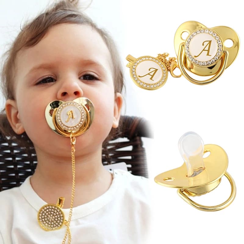 Chupeta De Bebê Com Letra Inicial Dourada Corrente Bico De Silicone BPA Free