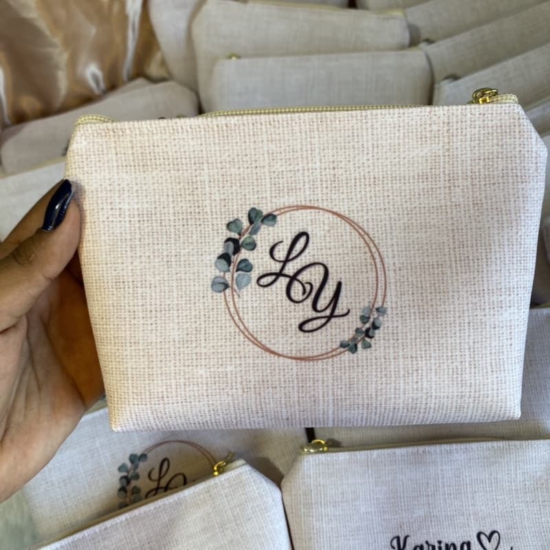 PRODUÇÃO EM 3 DIAS ÚTEIS + FRETE - Necessaire de Casamento c/ Nome e Monograma do Casal