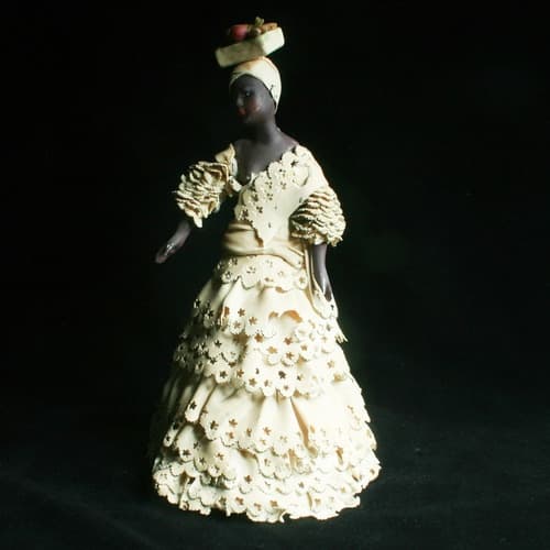 Baiana Segurando Um Tabuleiro De Frutas Na Cabeça Em Biscuit