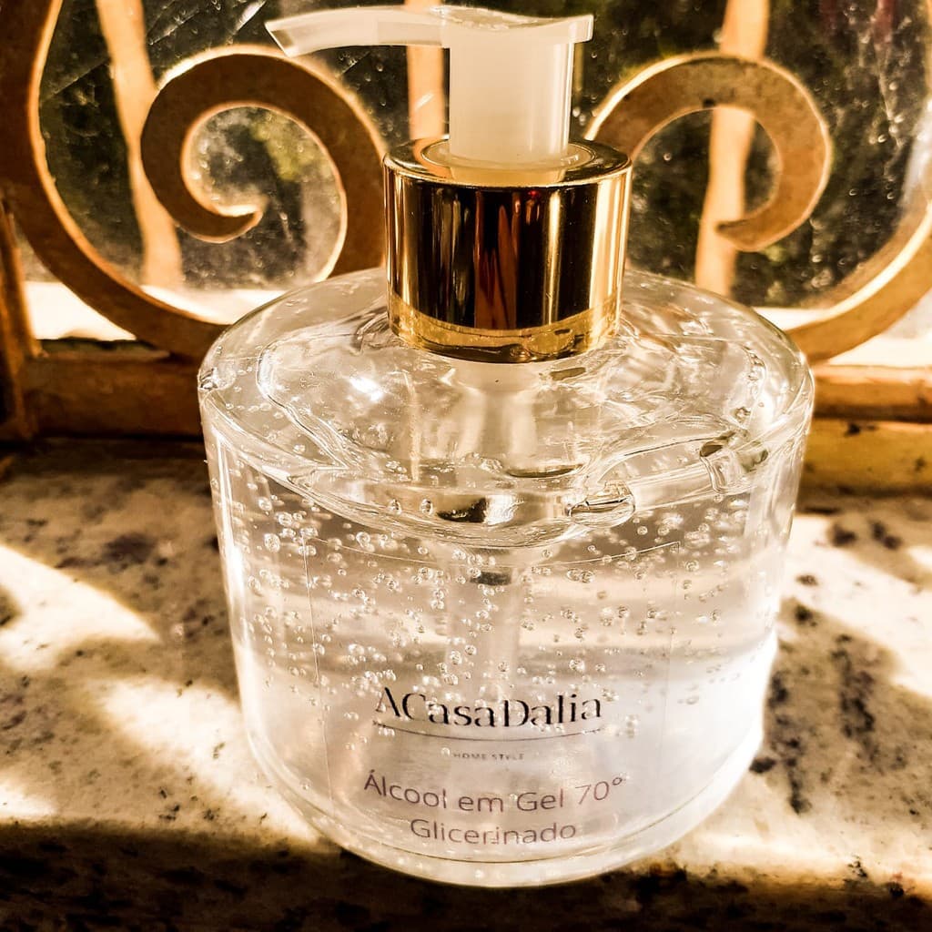 ALCOOL EM GEL GLICERINADO PERFUME HERBAL COM 230ML