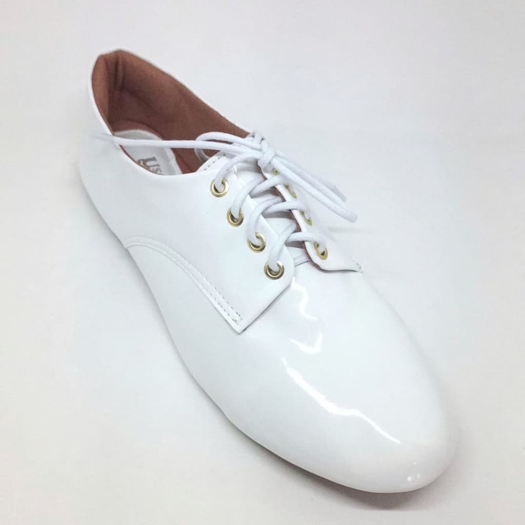 Sapato oxford branco verniz bico redondo