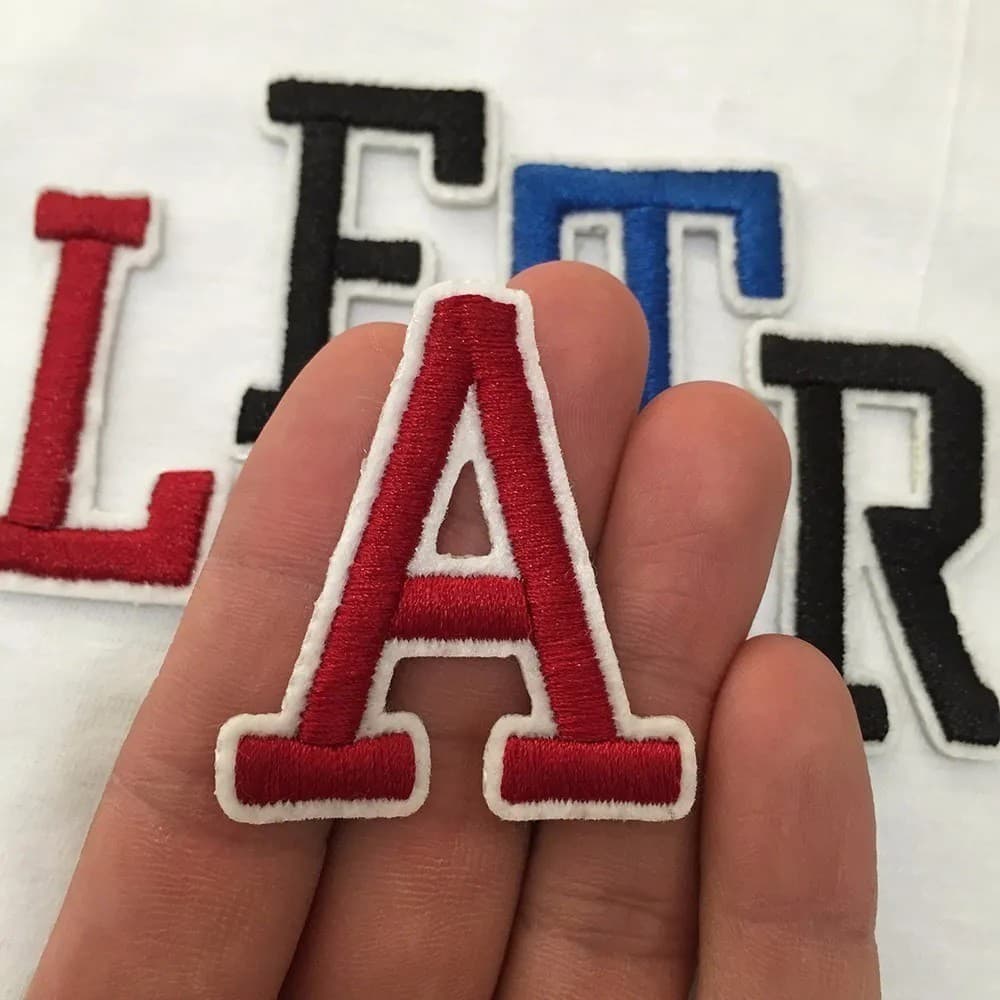 Letra Termocolante Patch Bordado Aplique para Roupa Jaqueta 1,5 cm ou 4,5 cm