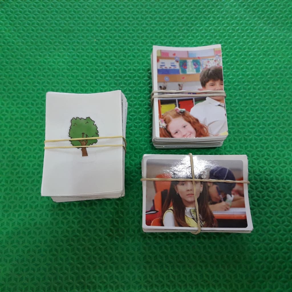 Kit Com 10 Figurinhas do Álbum de Figurinhas Carrossel 2012 da Panini - Complete seu Álbum - Ler Anúncio