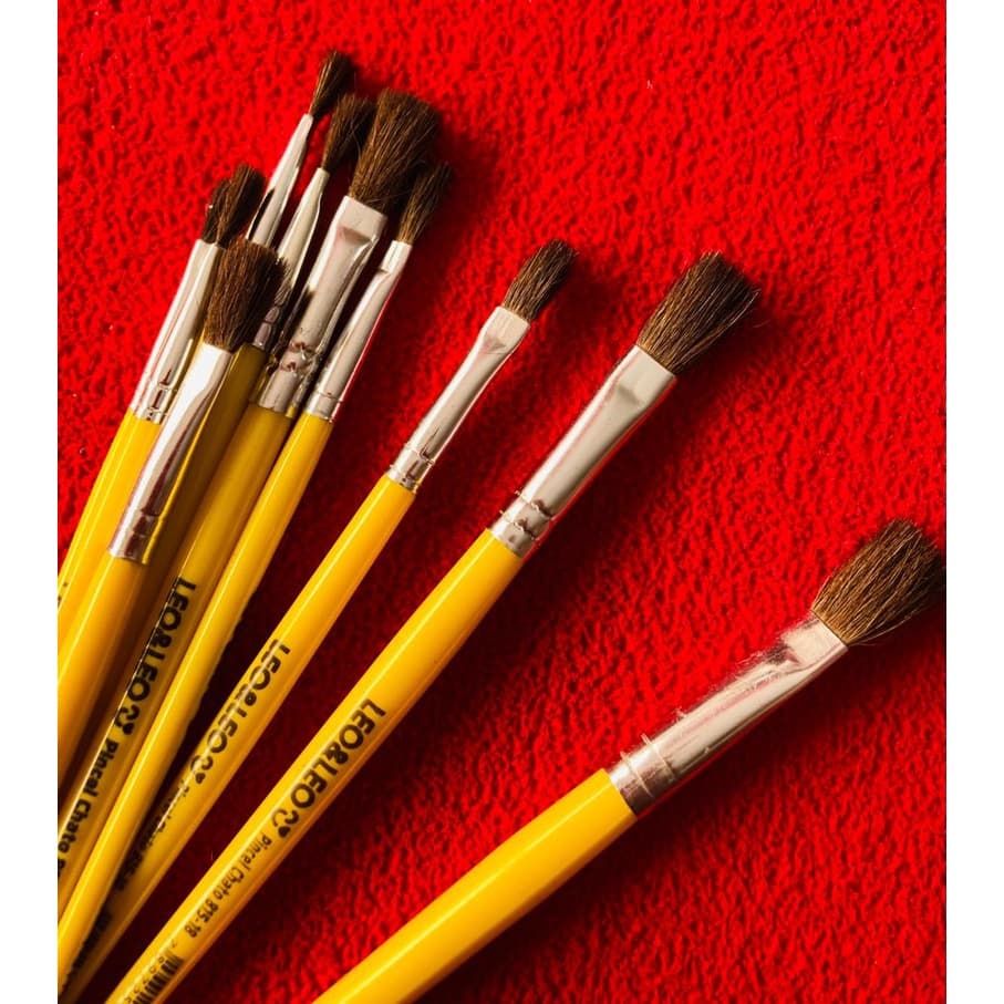 Pincel Escolar formato Chato Curto do tamanho 0 ao 20 Leo & Leo