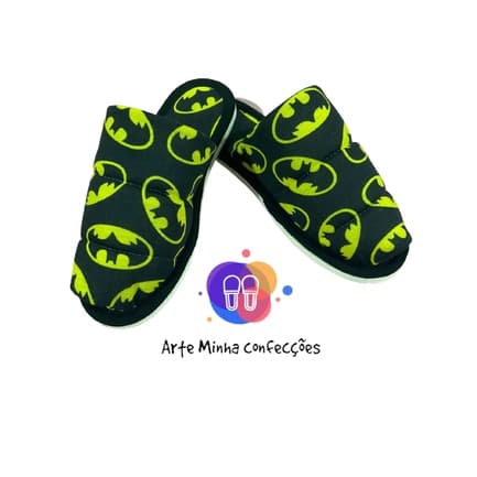 Pantufa Chinelo De Quarto BATMAN, CAPITÃO AMERICA E MINIONS, Em Tecido Liganete Importado, Solado Flexível, Conforto para Casa ou Maternidade