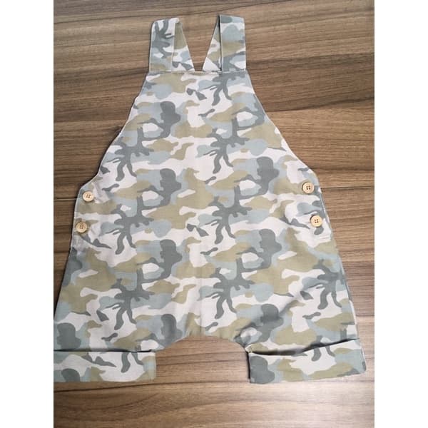 jardineira masculina camuflada 💙