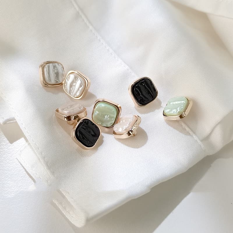 10 Peças/Lote 10mm Camisa De Metal Quadrado Botões Super Belas Botão Branco Para Baixo As Mulheres Pequenas Na Gola E Punhos