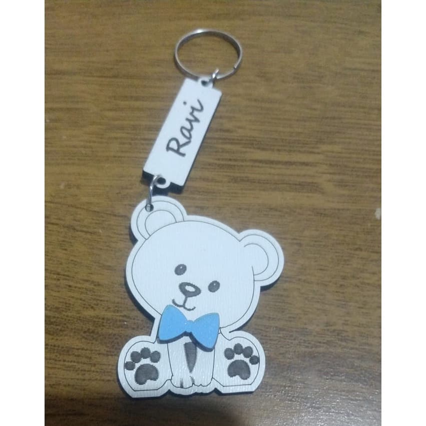 Chaveiros em MDF Ursinho Charmoso Gravata Azul ou laço Rosa.