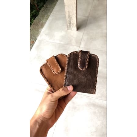 Carteira de couro com fecho