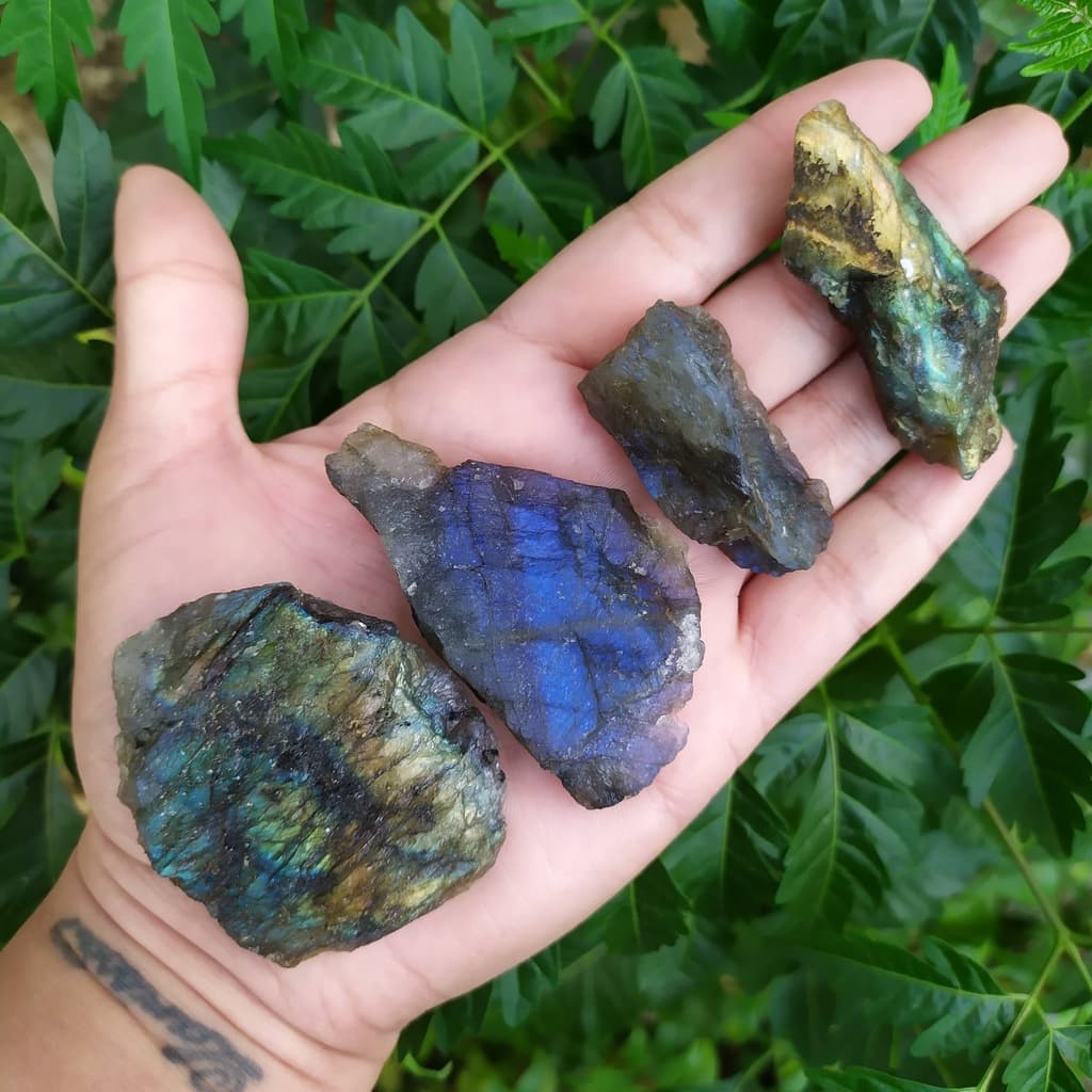 Labradorita Bruta P/M 🔮 Pedra da Magia | Cristal Natural | Intuição, Proteção & Energia Mística