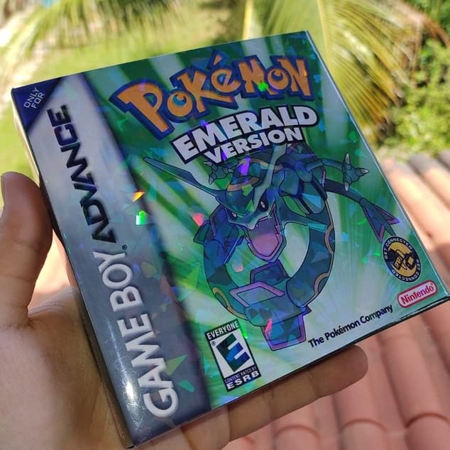 caixa repro pokemon emerald holografica gba game boy color