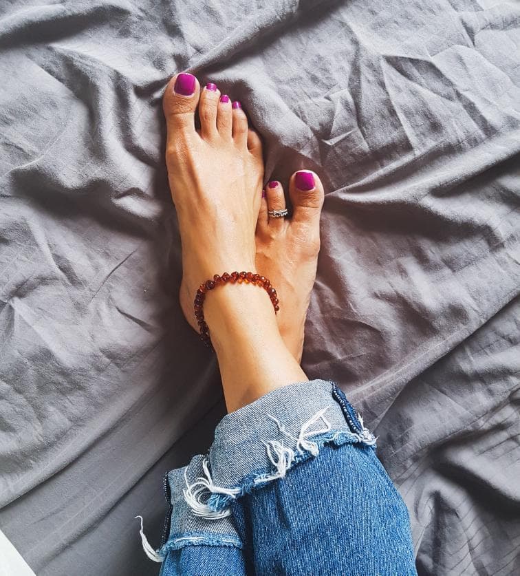 Tornozeleira de âmbar adulto barroco cognac polido 25 cm