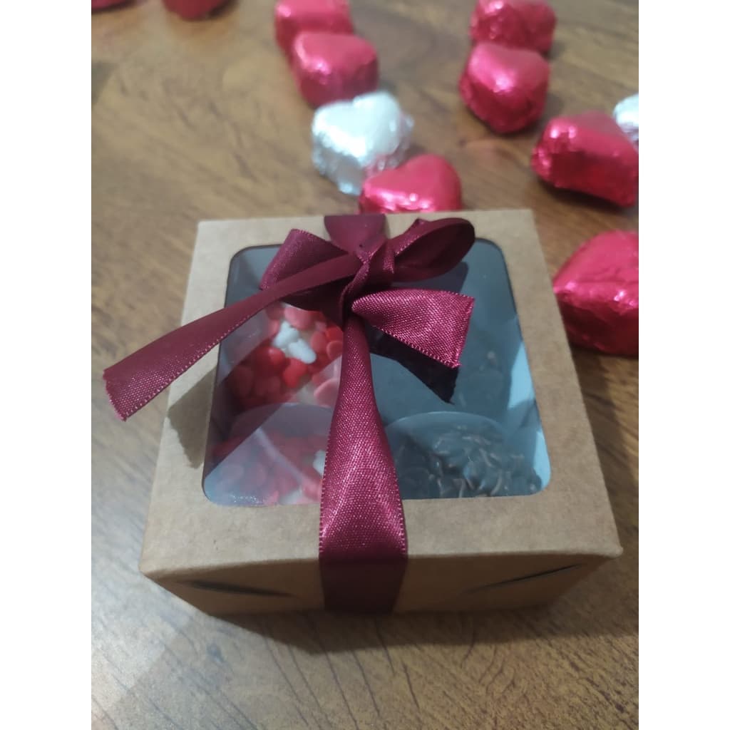 Caixa com visor 8x8x4.  4 brigadeiros / doces kit 50 /30 /20un