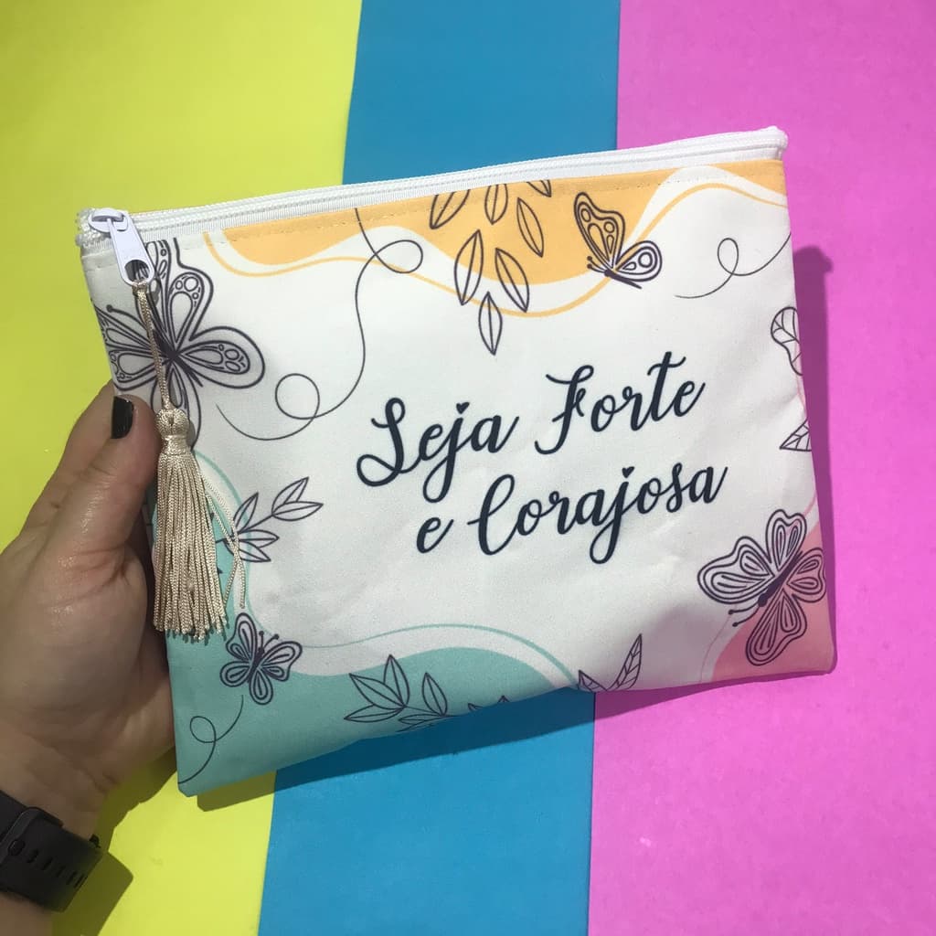 Necessaire Tecido Impermeável Borboletas "Seja Forte E Corajosa" NE122