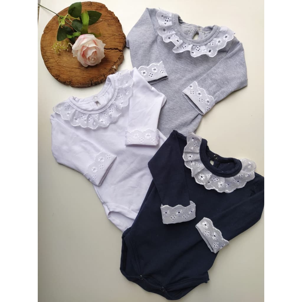 Body menina manga longa com renda na cor branca