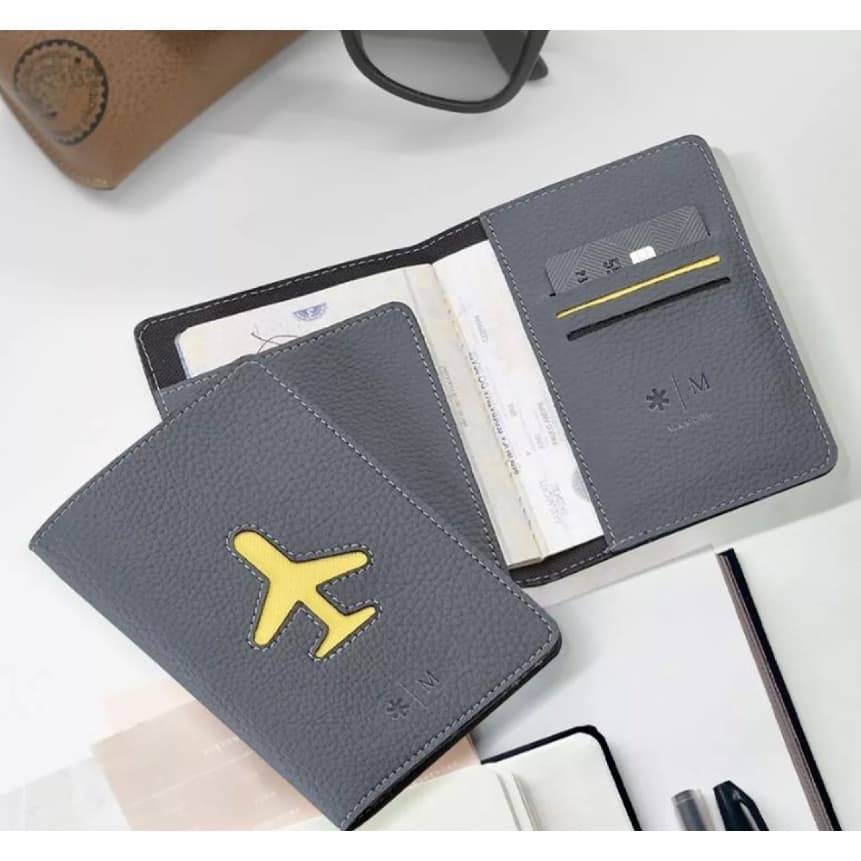 Porta Passaporte Maktub Unisex  ideal para viagens elegante e discreto com espaco para cartao
