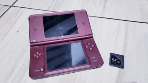 Nintendo Dsi Xl Com A Tela De Cima Com Defeito