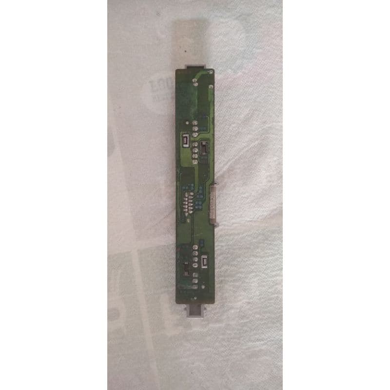 slot , frontal dos controle do Super Nintendo.