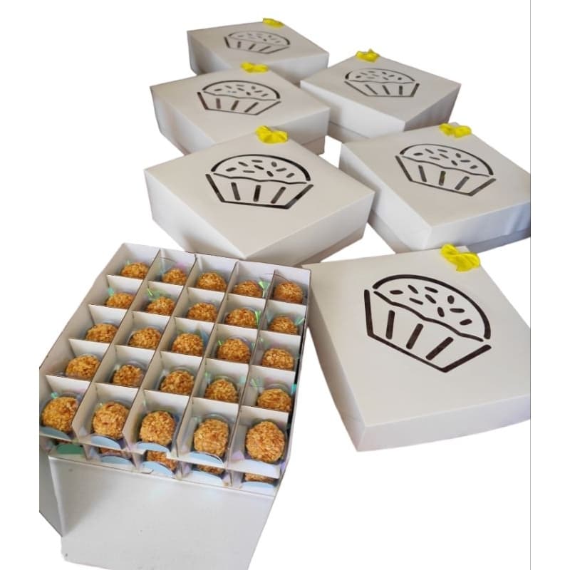 Caixa para Doces branca com visor e divisorias para 50 Doces  KIT COM 5 UNIDADES